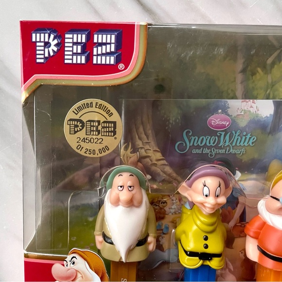PEZ•NIB•Sealed•Snow White and the 7 Dwarfs•Collector’s Series•Storybook Incl.📖 - Picture 5 of 12